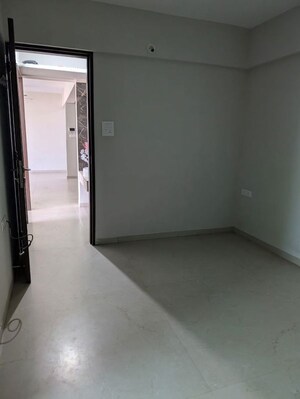 Room in 3 BHK Apartment at Futuristic The Miracle, Pimple Saudagar – for Rent