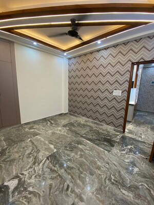 Room in 2.5 BHK Apartment at SVP Gulmohur Residency, Indrapuram – for Rent