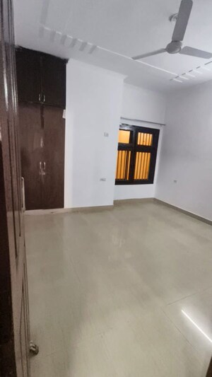 Room in 2.5 BHK Apartment at SVP Gulmohur Residency, Indrapuram – for Rent