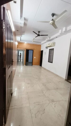 Room in 2.5 BHK Apartment at SVP Gulmohur Residency, Indrapuram – for Rent