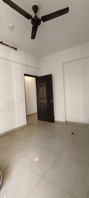 Room in 3 BHK Apartment at Prateek Grand City, Siddharth Vihar – for Rent