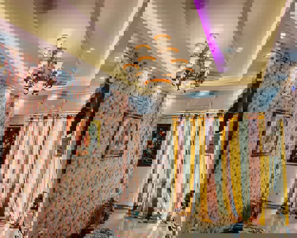 2 BHK + Pooja Room,Servant Room Builder Floor For Sale in Sector 8