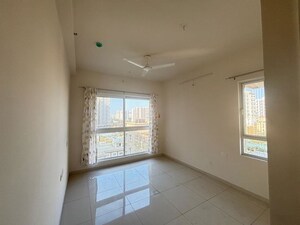 Room in 2 BHK Apartment at Godrej Green Vistas, Mahalunge – for Rent