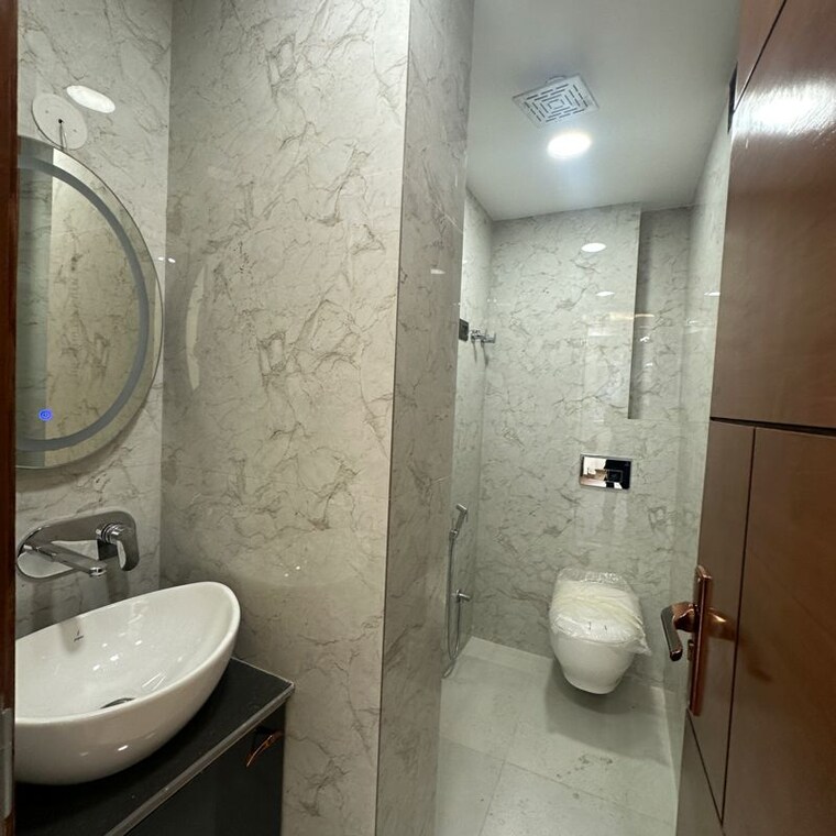 Bathroom, sunder nagar 3.5 Bedroom 2000 Sq.Ft. Apartment In Sunder Nagar Delhi 9814296