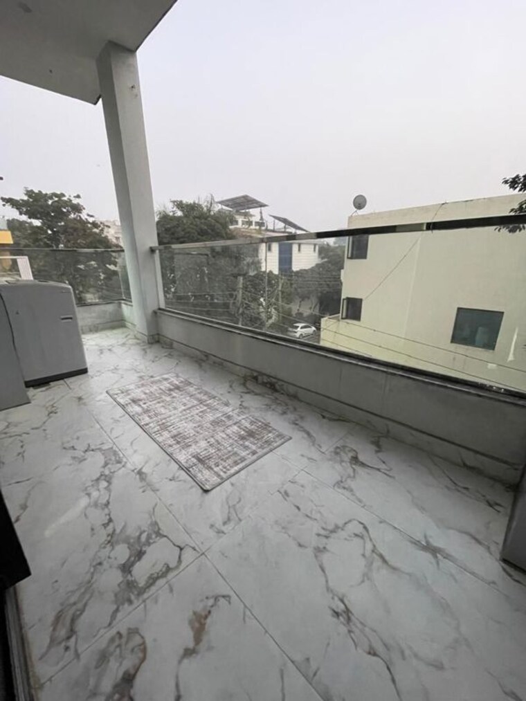 Balcony, sector 31 1 Bedroom 680 Sq.Ft. Builder Floor In Sector 31 Gurgaon 9814342