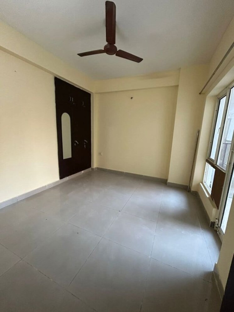 Room, gaur-city-2-14th-avenue 3 Bedroom 1300 Sq.Ft. Apartment In Sector 16c Greater Noida Greater Noida 9814343
