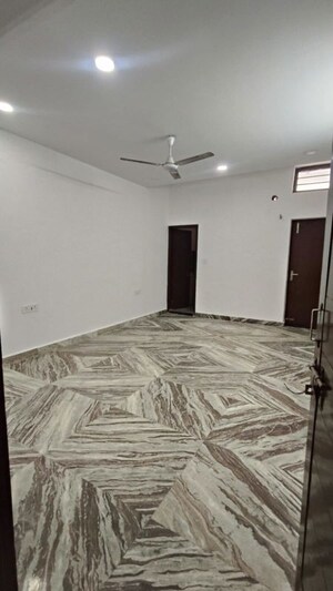 2 BHK Builder Floor For Rent in Sector 17