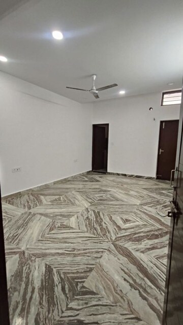 2 BHK Builder Floor For Rent in Sector 17