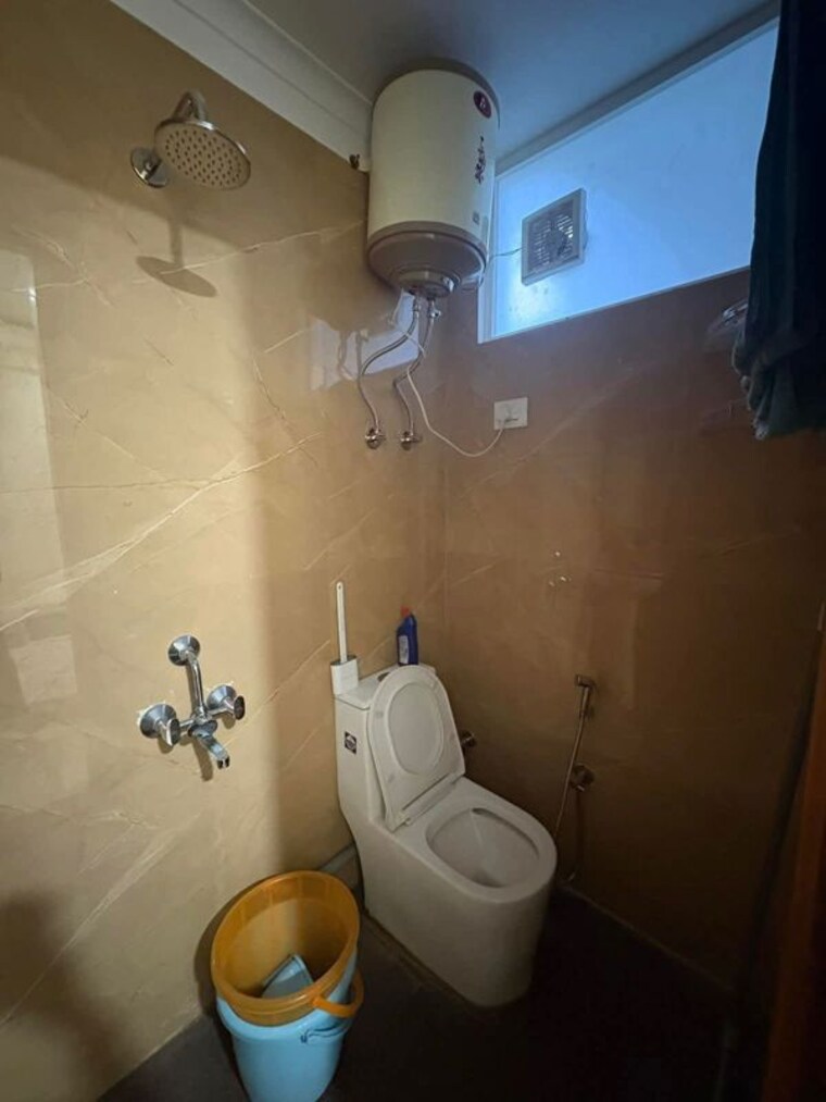 Bathroom, saket 1 Bedroom 700 Sq.Ft. Apartment In Saket Delhi 9814561