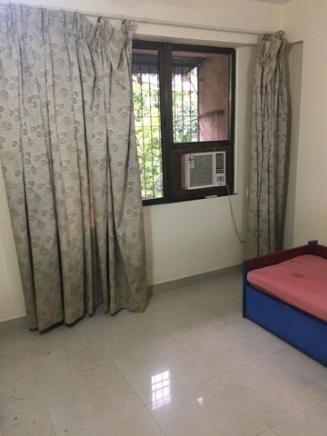 Room in 3 BHK Apartment at Ivory Towers CHS LTD, Bhakti Park – for Rent