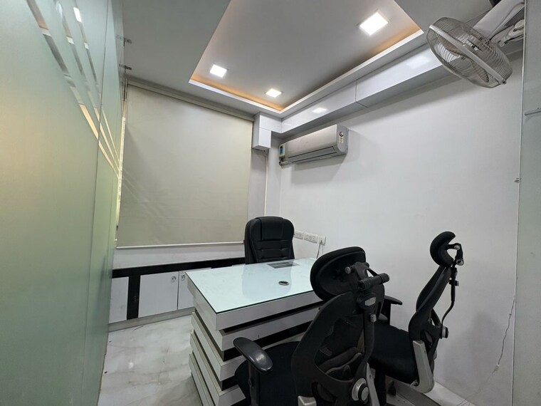 Gym, netaji subhash place Commercial Office Space 600 Sq.Ft. In Netaji Subhash Place Delhi 9814763