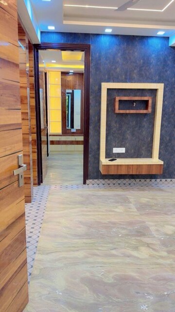 Room in 3 BHK Apartment at Sector 10 Dwarka – for Rent