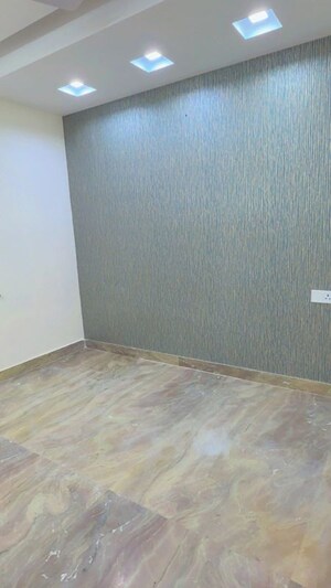 Room in 3 BHK Apartment at Sector 10 Dwarka – for Rent