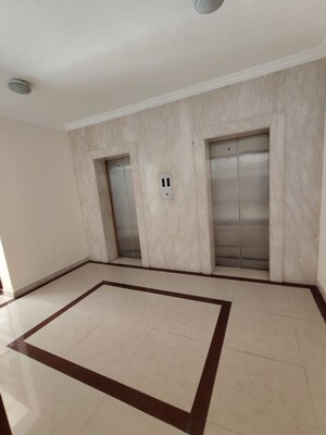 Room in 4 BHK Apartment at Sanghi Residency, Prabhadevi – for Rent