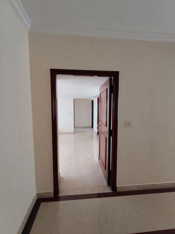 Room in 4 BHK Apartment at Sanghi Residency, Prabhadevi – for Rent