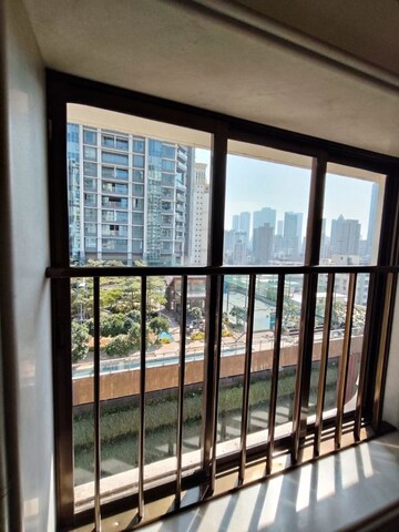 Room in 4 BHK Apartment at Sanghi Residency, Prabhadevi – for Rent