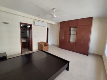 Room in 4 BHK Apartment at Sanghi Residency, Prabhadevi – for Rent