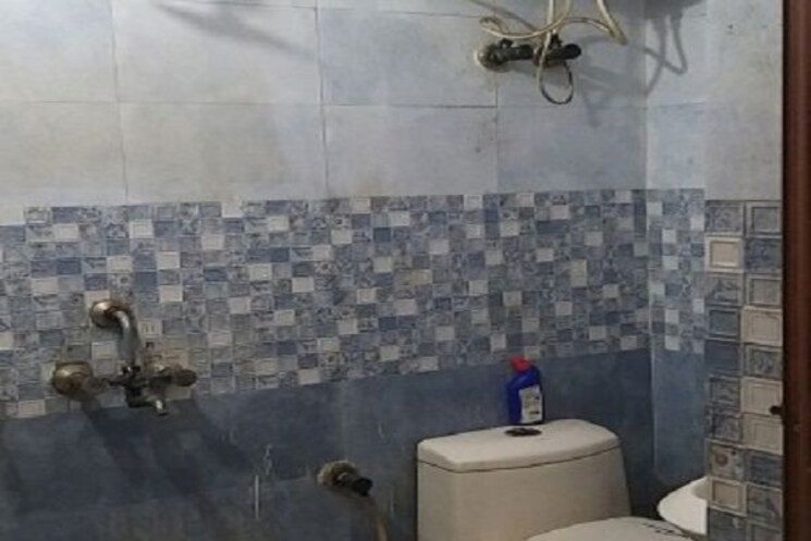 Bathroom, sector 62 2 Bedroom 935 Sq.Ft. Builder Floor In Sector 62 Noida 9815050
