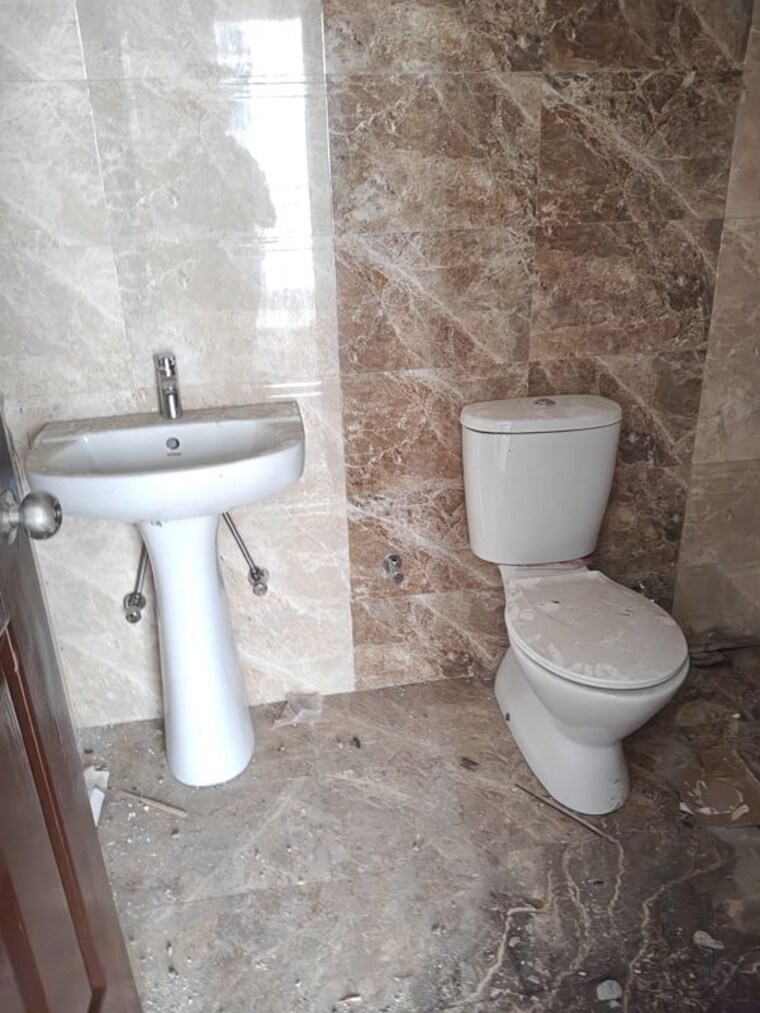 Bathroom, prateek-grand-city 2 Bedroom 970 Sq.Ft. Apartment In Siddharth Vihar Ghaziabad 9815069