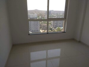 Room in 3 BHK Apartment at Kolte Patil Stargaze, Bavdhan – for Rent