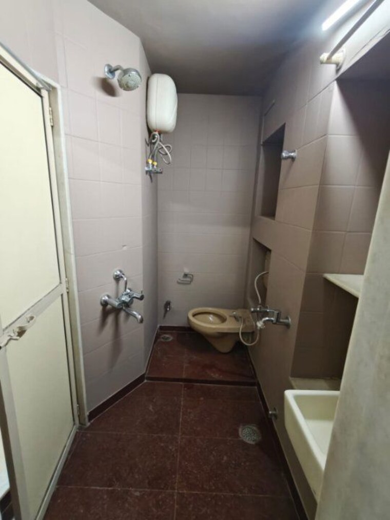 Bathroom, rubberwala-nebula 1.5 Bedroom 585 Sq.Ft. Apartment In Bhuleshwar Mumbai 9802082