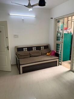 2 BHK Apartment For Rent in Goel Ganga Gyanganga
