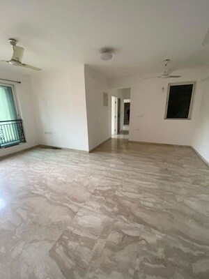 Room in 2.5 BHK Apartment at Hiranandani Obelia The Walk, Ghodbunder Road – for Rent