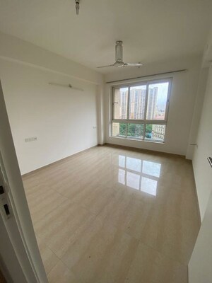 Room in 2.5 BHK Apartment at Hiranandani Obelia The Walk, Ghodbunder Road – for Rent