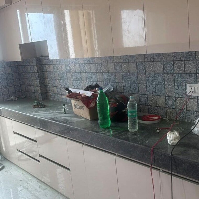 Kitchen, tulip-yellow 3 Bedroom 1034 Sq.Ft. Apartment In Sector 69 Gurgaon 9815265