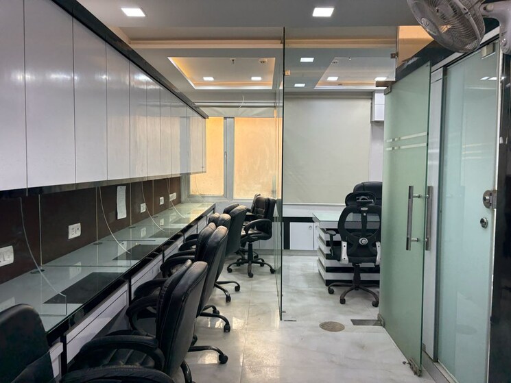 Team Area, netaji subhash place Commercial Office Space 700 Sq.Ft. In Netaji Subhash Place Delhi 9815183