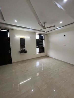 Room in 2 BHK Builder Floor at Sector 57 – for Rent