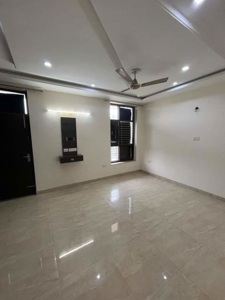 Room, sector 57 2 Bedroom 1200 Sq.Ft. Builder Floor In Sector 57 Gurgaon 9815310