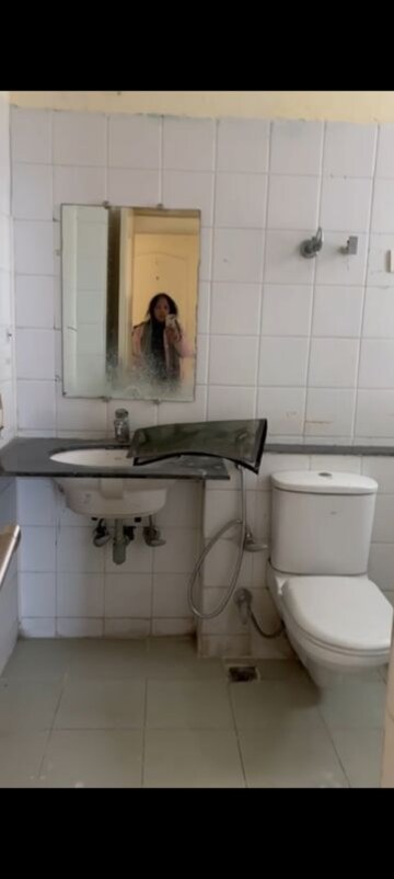 Bathroom in 3 BHK Apartment at Unitech Horizon, Pi Greater Noida – for Rent