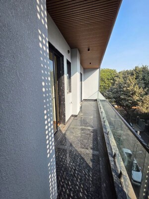 Building Lobby in 3 BHK Builder Floor at Ansal Sushant Lok I, Sector 43 – for Sale