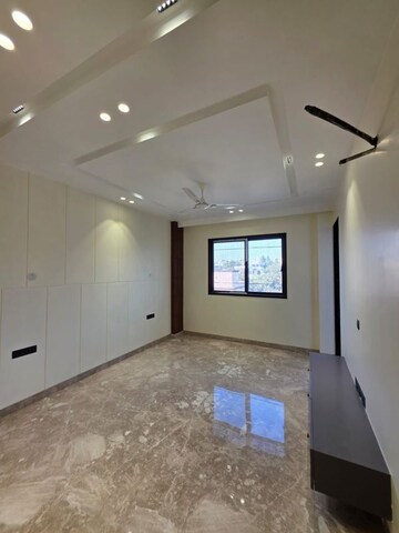 Room in 3 BHK Builder Floor at Ansal Sushant Lok I, Sector 43 – for Sale