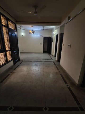 Room in 3 BHK Apartment at Sector 5 Dwarka – for Rent