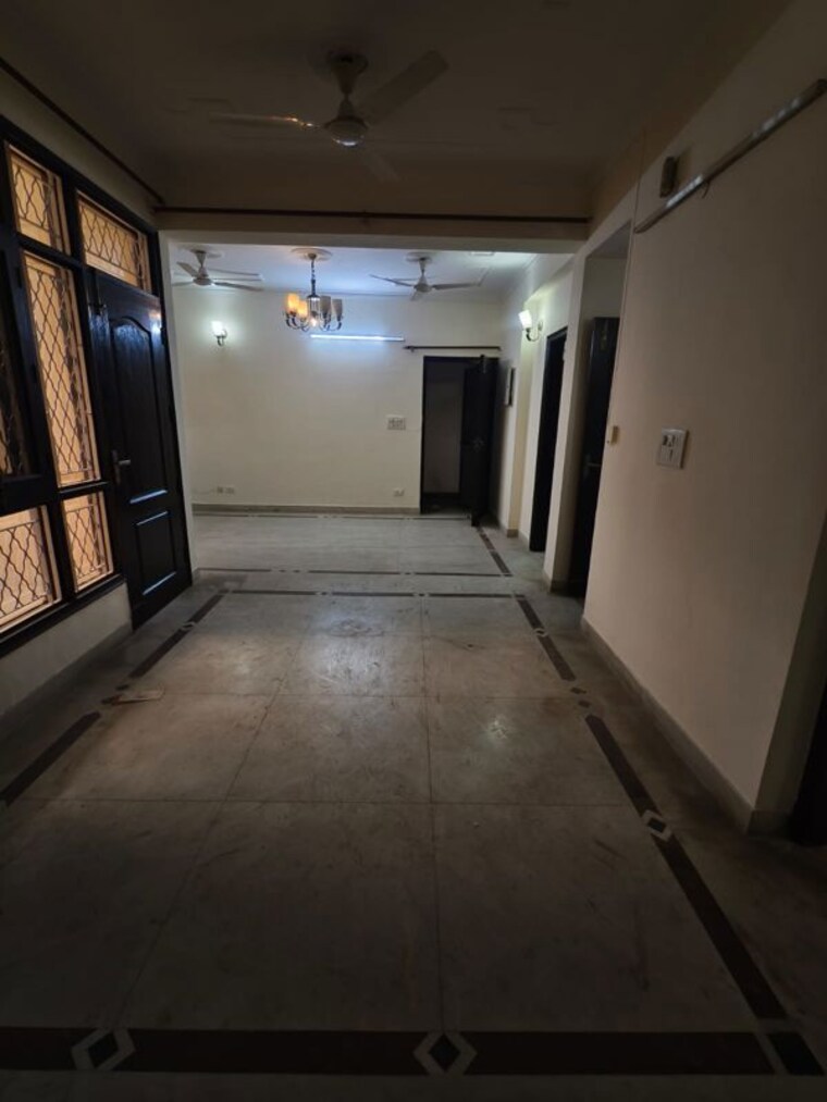 Room, sector 5 dwarka 3 Bedroom 1550 Sq.Ft. Apartment In Sector 5 Dwarka Delhi 9815533