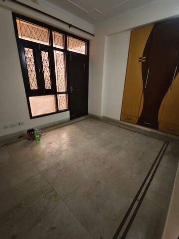 Room in 3 BHK Apartment at Sector 5 Dwarka – for Rent