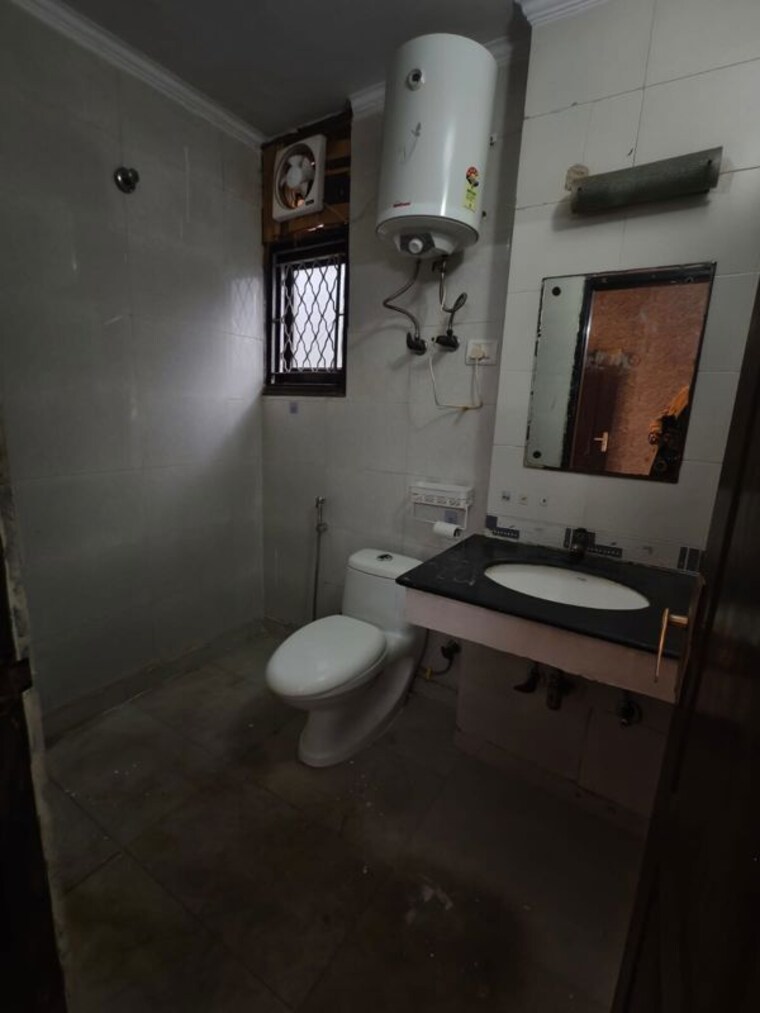 Bathroom, sector 5 dwarka 3 Bedroom 1550 Sq.Ft. Apartment In Sector 5 Dwarka Delhi 9815533