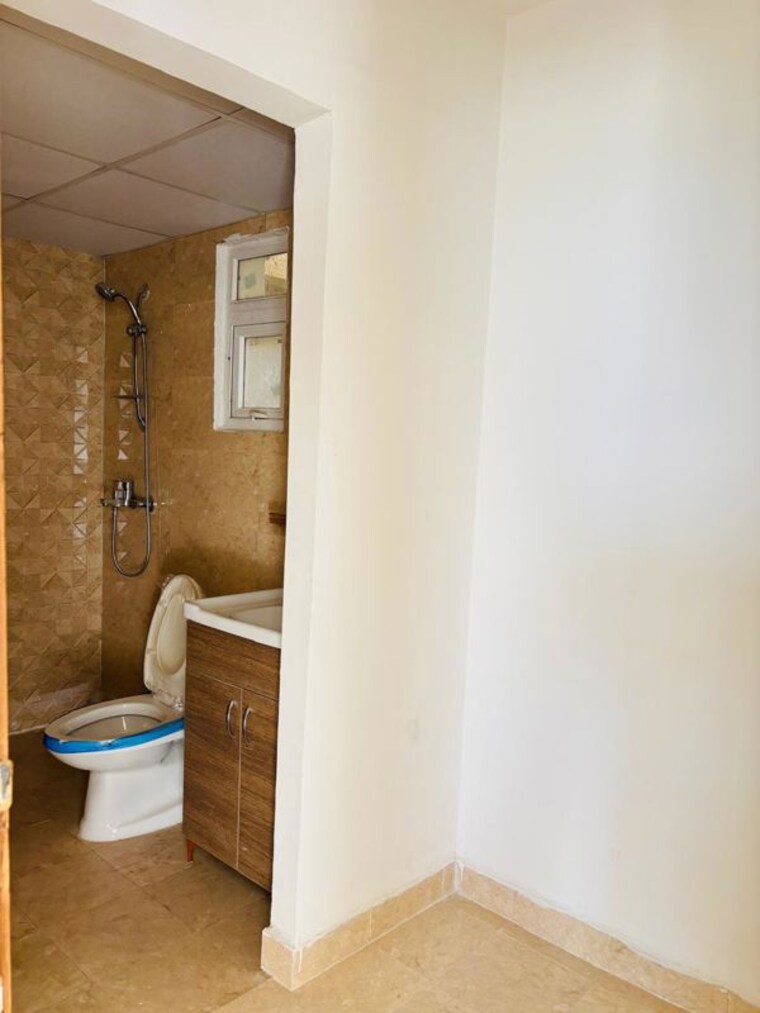 Bathroom, tulip-yellow 3 Bedroom 1704 Sq.Ft. Apartment In Sector 69 Gurgaon 9815563