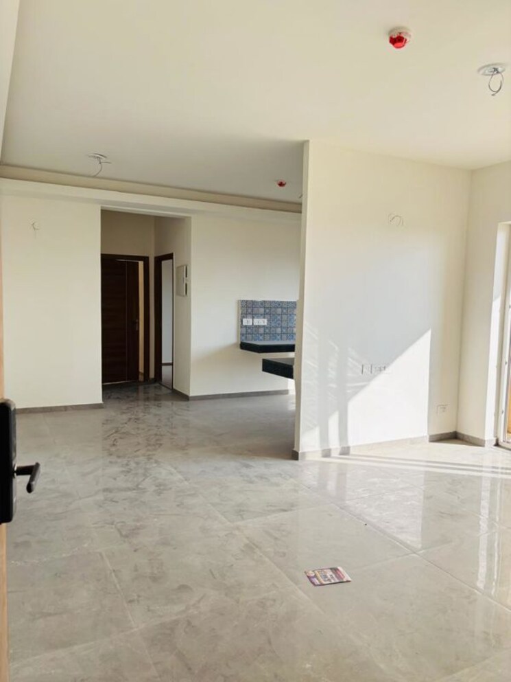 Living Room, tulip-yellow 3 Bedroom 1704 Sq.Ft. Apartment In Sector 69 Gurgaon 9815563