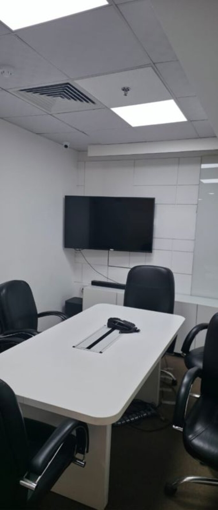 Team Area, spaze-itech-park Commercial Office Space 1800 Sq.Ft. In Sispal Vihar Gurgaon 9815566