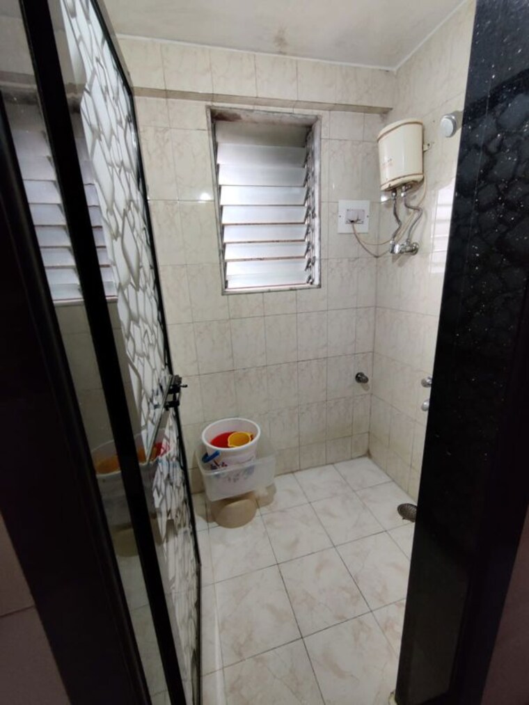 Bathroom, unlimited-juveria-apartments 2 Bedroom 650 Sq.Ft. Apartment In Mazgaon Mumbai 9815572