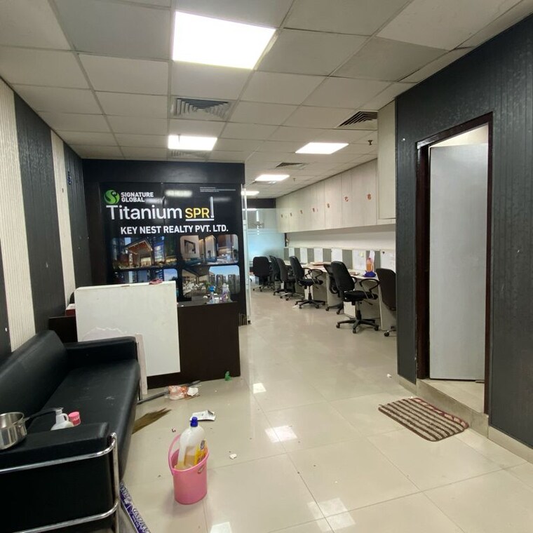 Team Area, spaze-itech-park Commercial Office Space 2000 Sq.Ft. In Sispal Vihar Gurgaon 9815573