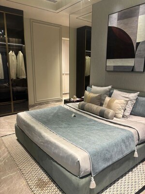 Bedroom in 5 BHK Apartment at Andheri West – for Sale