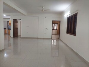 Room in 3 BHK Builder Floor at Hsr Layout – for Rent