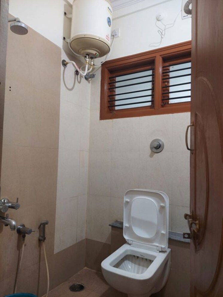 Bathroom, hsr layout 3 Bedroom 2000 Sq.Ft. Builder Floor In Hsr Layout Bangalore 9815769
