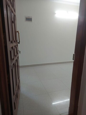 Room in 3 BHK Builder Floor at Hsr Layout – for Rent