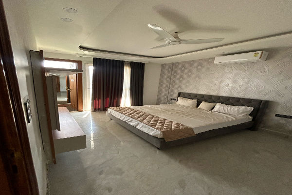 5 BHK + Servant Room,Study Room Villa For Sale in Raj Nagar Extension