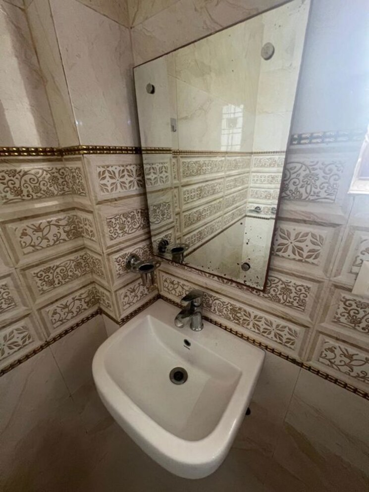 Bathroom, sector 3 dwarka 3 Bedroom 1500 Sq.Ft. Apartment In Sector 3 Dwarka Delhi 9815782